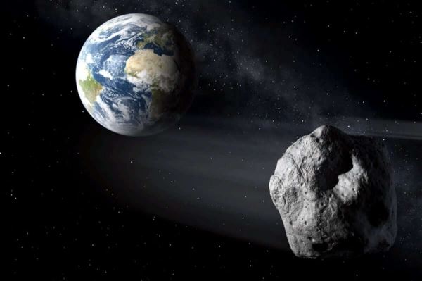 <br />
						Два огромных астероида пролетели мимо Земли