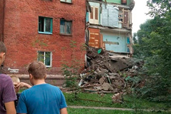 Из частично обрушившегося дома в Омске эвакуировали 40 человек