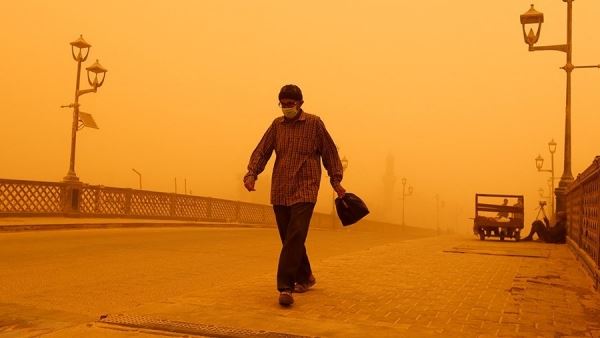 Из-за песчаной бури в Ираке пострадали 4 тыс. человек<br />
