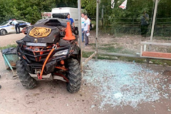 Россиянин на легковушке врезался в квадроцикл и протаранил остановку