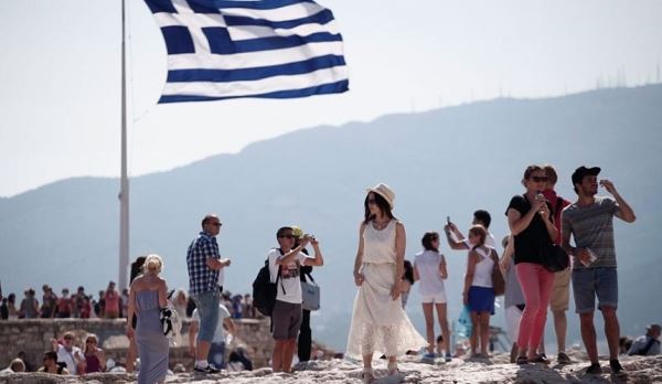 Российских туристов в Греции заменили отпускники с Балкан